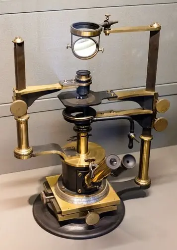 Early inverted microscope design