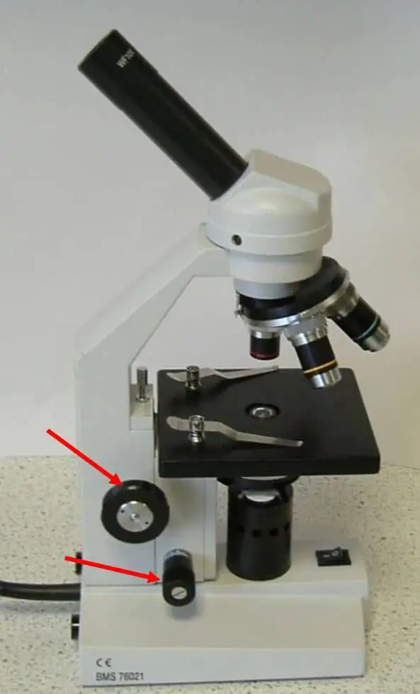 Microscope coarse and fine adjustment with separate knobs
